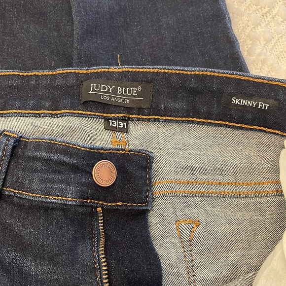 Brand new never worn Judy Blue skinny jeans 13/31 - Picture 3 of 4
